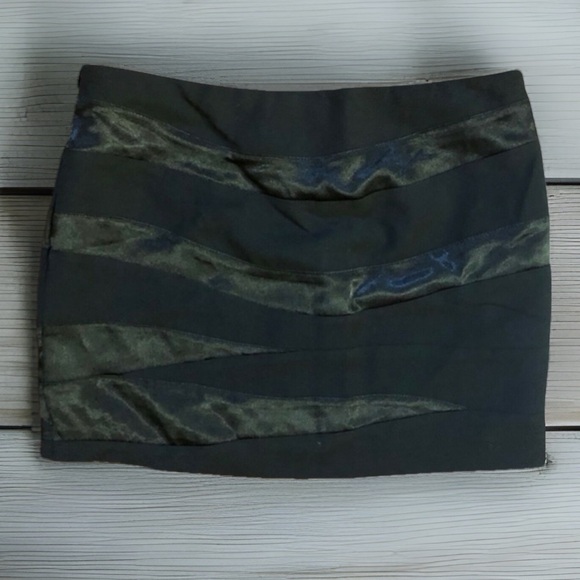 GUESS sz 25 Black Satin Strips Accent MINI skirt - Picture 1 of 6